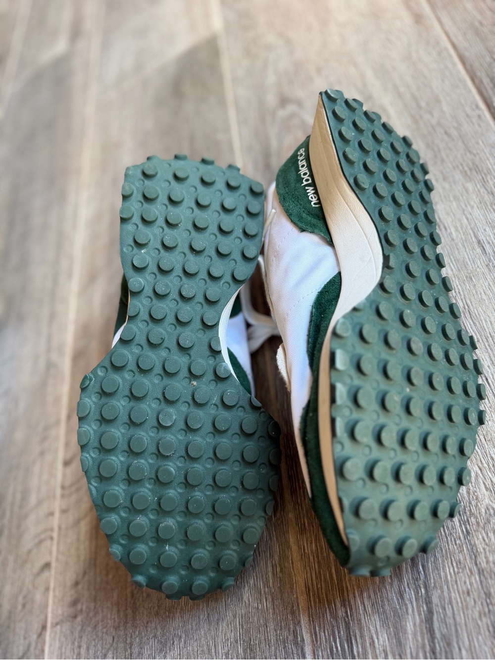 New Balance 327 - Picture 3 of 8